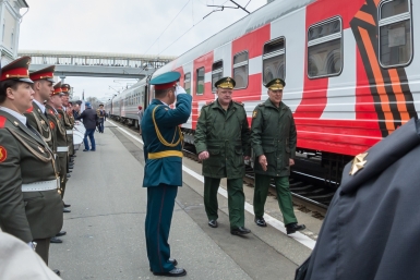 Тысячи жителей Хабаровска вышли встречать агитпоезд &quotАрмия Победы&quot Алексей Тимиргалеев